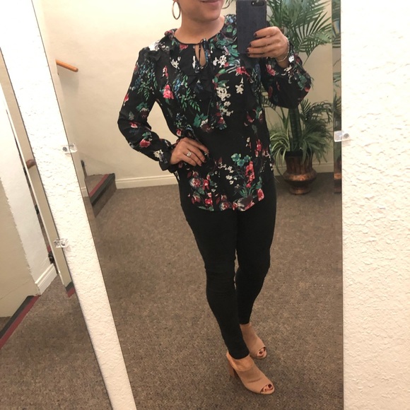 Black long sleeve yolk-tie floral tunic, sz M - Picture 7 of 8